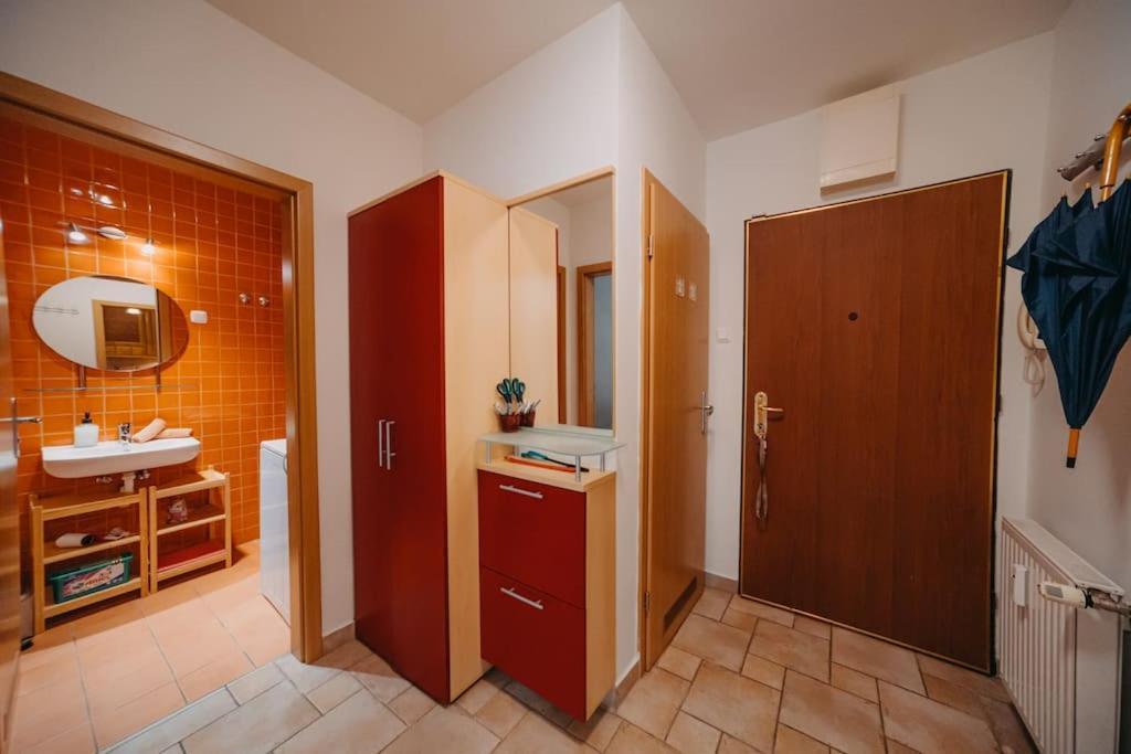 Orangehomes One Bedroom Art Apartment Будапеща Екстериор снимка
